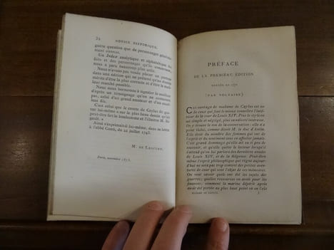Souvenirs de la Marquise de Caylus. Nouvelle édition soigneusement revue sur les meilleurs textes, contenant la préface et les notes de Voltaire. Avec ...