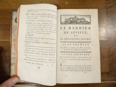 Le Barbier de Séville, ou la précaution Inutile, comédie en quatre actes. Suivi de : Tom Jones, Comédie Lyrique, en trois actes, imitée du roman Anglais de M. Fielding. La Musique par Mr Philidor. Suivi de : Épitre a Monsieur de Monregard. Suivi de La Belle Arsène, Comédie Féerie, Mêlée d'Ariettes.