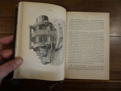 Manuel Pratique du conducteur de dynamos et moteurs électriques. Dynamos à courants continu, alternatifs et polyphasés. fonctionnement mise en marche, surveillance, entretien accidents de marche, réparations installations, conduites. Entretiens des moteurs électrique et modèles en usage.

