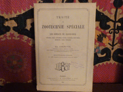 Traité de zootechnie spéciale. Les oiseaux de basse-cour, cygnes, oies, canards, paons, faisans, pintades, dindons, coqs, pigeons.