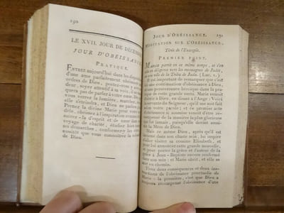 Conduite pour passer saintement le temps de l'avent. Où l'on trouve chaque jour une pratique, une méditation et des sentimens sur l'évangile du jour, et des sentences  de la sainte Messe et un point de la passion de N. S. Jésus Christ.