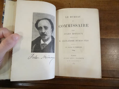 Le Bureau du commissaire. Préface par M. Alexandre Dumas fils.. Moinaux, Jules.