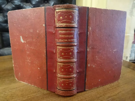 Nouvelle biographie classique ou dictionnaire historique et bibliographique des personnages célèbres de tous les siècles et de tous les pays, qui se ...