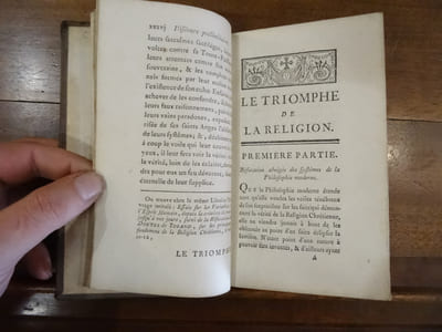 Le Triomphe de la religion ou essai sur la religion chrétienne, dont on se propose de prouver la certitude par une réfutation abrégée des systèmes de la philosophie moderne & par la nécessité, l'existence & la confirmation de la révélation.