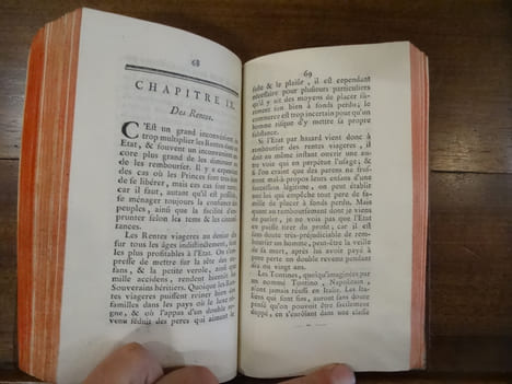 Les Caractères. Avec relié à la suite : Des véritables intérêts de la Patrie.. Anonyme [Puisieux, Madeleine de], Anonyme [de Forges]