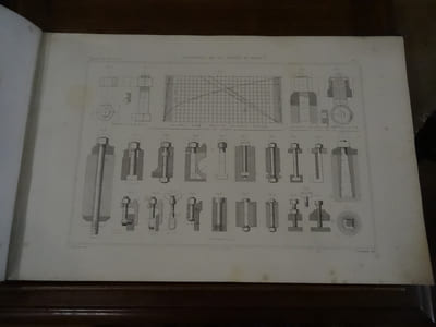Le Vignole des mécaniciens, essai sur la construction des machines, études des éléments qui les constituent, types et proportions des organes qui composent les moteurs, les transmissions de mouvement et autres mécanismes. Atlas seul.
