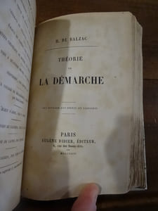 Traité de la vie élégante. Suivi de "Code des gens honnêtes" de Balzac. Suivi de "Théorie de la démarche" de Balzac. Suivi de "Petits châteaux de Bohème. Prose et Poésie" de Gérard de Nerval.
