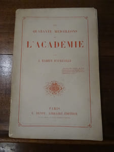 Les quarante médaillons de l'académie.

