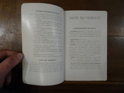 Vienne et ses environs. Guide illustré du touriste avec plan de la ville en couleurs.