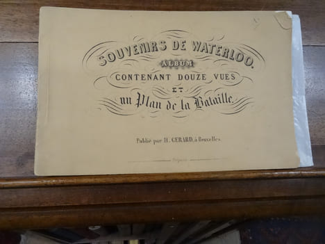 Souvenirs de Waterloo. Album de Douze vues et un plan de Bataille. [Manque le plan]
. undefined