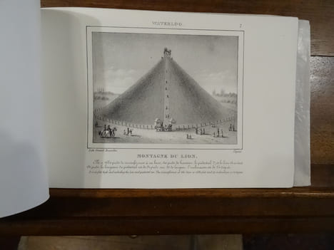 Souvenirs de Waterloo. Album de Douze vues et un plan de Bataille. [Manque le plan]
. undefined