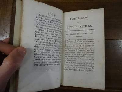 Petit tableau des arts et métiers, ou notions sur les principaux travaux des hommes; ouvrage instructif et amusant, à l'usage de la jeunesse de l'un et l'autre sexe.
