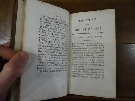 Petit tableau des arts et métiers, ou notions sur les principaux travaux des hommes; ouvrage instructif et amusant, à l'usage de la jeunesse de l'un ...