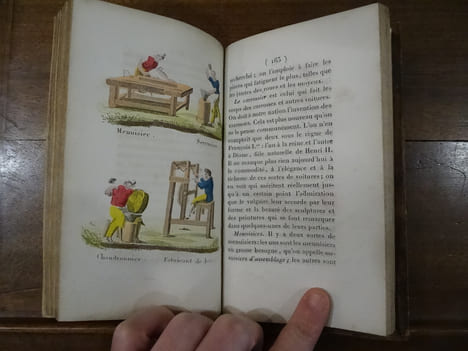 Petit tableau des arts et métiers, ou notions sur les principaux travaux des hommes; ouvrage instructif et amusant, à l'usage de la jeunesse de l'un ...