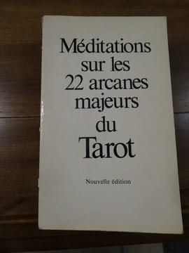 Méditations sur les 22 arcanes majeurs du tarot. avant propos de Hans Urs von Balthasar, préface de Robert Spaemann.. Anonyme