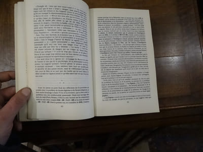 Méditations sur les 22 arcanes majeurs du tarot. avant propos de Hans Urs von Balthasar, préface de Robert Spaemann.