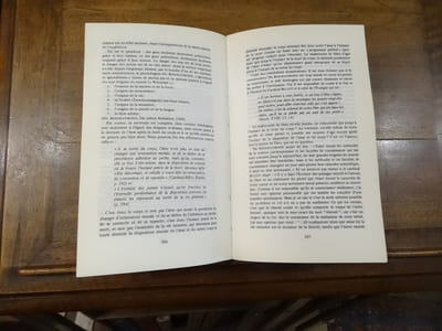 Méditations sur les 22 arcanes majeurs du tarot. avant propos de Hans Urs von Balthasar, préface de Robert Spaemann.