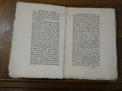 Mémoires de l'académie des belles lettres de Caen.