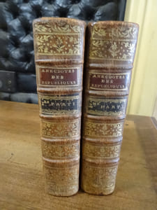 Anecdotes des Républiques, auxquelles on a joint la Savoye, la Hongrie, et la Bohême. Première partie, comprenant Gènes & la Corse, Venise & Malthe, & la Suisse. Seconde partie, comprenant la Flandre & la Hollande, la Savoye, la Hongrie & la Bohême.