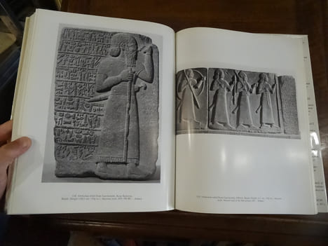 The art of the Hittites. Photographs by Max Hirmer.
. Akurgal, Ekrem.