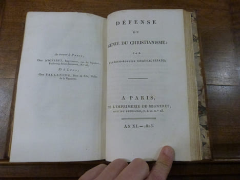 Génie du Christianisme ou Beautés de la Religion Chrétienne. Suivi de "Défense du Génie du Christianisme".
. Chateaubriand, François-Auguste [au lieu ...