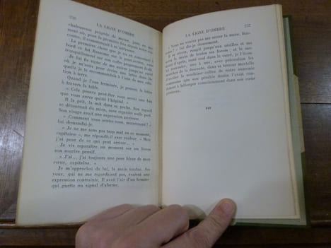 La Ligne d'ombre, une confession. Traduit de l'anglais par Hélène et Henri Hoppenot. Introduction de G. Jean-Aubry.
. Conrad, Joseph.