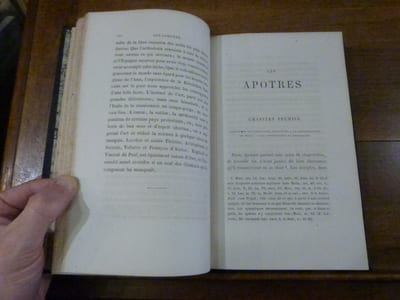 Les Apôtres.
