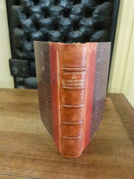 La vie de Confucius avec relié à la suite : Les Préceptes de Confucius.
. Soulier de Morant, Georges