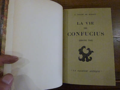 La vie de Confucius avec relié à la suite : Les Préceptes de Confucius.