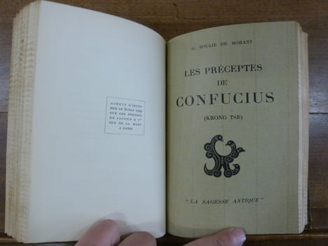 La vie de Confucius avec relié à la suite : Les Préceptes de Confucius.
. Soulier de Morant, Georges