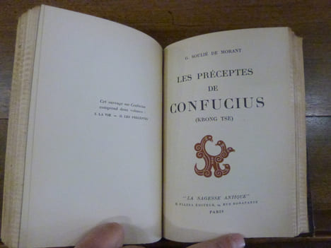 La vie de Confucius avec relié à la suite : Les Préceptes de Confucius.
. Soulier de Morant, Georges