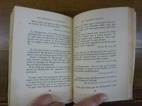 La vie de Confucius avec relié à la suite : Les Préceptes de Confucius.
. Soulier de Morant, Georges