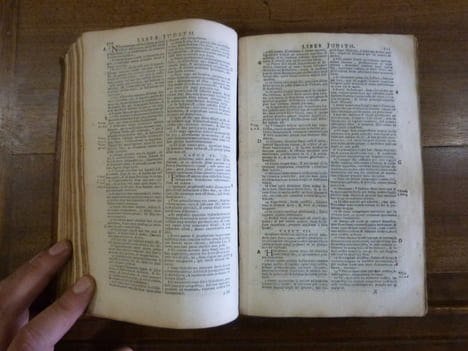 Biblia Sacra Vulgatae editionis sixti V. pontif Max jussu recognita, clementis VIII.. undefined