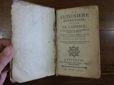 La Cuisinière Bourgeoise suivie de l'Office.

