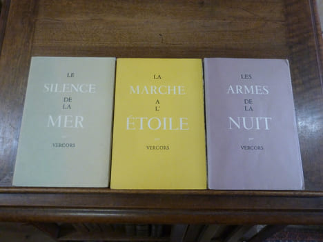 Le Silence de la mer - La Marche à l'étoile - Les Armes de la nuit.
. Vercors (pseudonyme de Jean Bruller).
