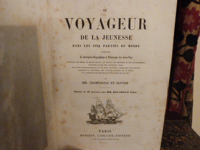 Le voyageur de la jeunesse dans les cinq parties du monde, contenant la description géographique et pittoresque des divers pays; L'esquisse des moeurs de chaque peuple; Le tableau des religions et des gouvernements; L'histoire rapide des principaux états; Des détails ethnographiques sur les races humaines; L'indication des produits agricoles et industriels des diverses contrée de la terre; Et la peinture des merveilles de la nature et de l'art.