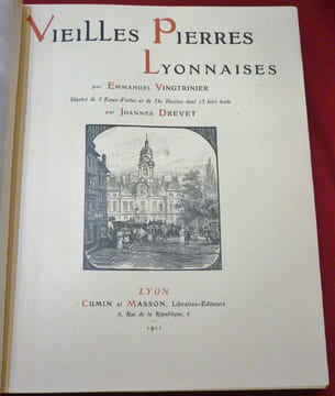 Vieilles Pierres Lyonnaises. Illustré de 5 Eaux-Fortes et de 350 Dessins dont 25 hors texte par Joannès Drevet.. VINGTRINIER, Emmanuel - DREVET, ...