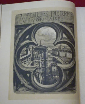 Vieilles Pierres Lyonnaises. Illustré de 5 Eaux-Fortes et de 350 Dessins dont 25 hors texte par Joannès Drevet.. VINGTRINIER, Emmanuel - DREVET, ...