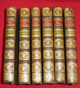 Histoire de Polybe, Nouvellement traduit du grec par Dom Vincent THUILLIER, Bénédictin de la Congrégation de Saint Maur. Avec un Commentaire ou Un corps de Science Militaire, Enrichi, de Notes Critiques et Historiques, ou Toutes les Grandes Parties de la Guerre, soit par l'Offensive, soit par la Défensive, sont expliquées, démontrées, & représentées en Figures. Ouvrage très-utile non seulement aux Officiers Généraux, mais même à tous ceux qui suivent le parti des armes. Par M. De Folard, Chevalier de l'Ordre militaire de Saint Louis, Mestre de Camp d'Infanterie (6 volumes, 122/123 planches et 3 cartes).