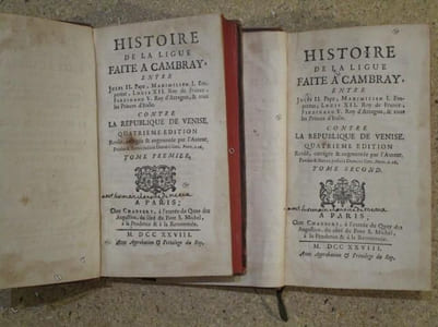 Histoire de la Ligue faite à Cambray, entre Jules II. Pape, Maximilien I. Empereur, Louis XII. Roy de France, Ferdinand V. Roy d'Arragon, & tous les Princes d'Italie, contre la Republique de Venise (2 volumes).