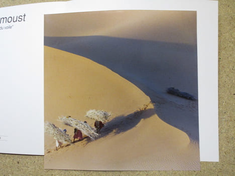 Tagoulmoust, "les gens du voile" : recueil de photos du Hoggar et Tassili N'Aijer, accompagné de poèmes touaregs.. SEBE Alain