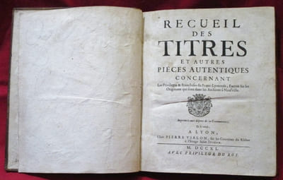 Recueil des TITRES et Autres Pièces authentiques concernant Les Privileges & Franchises du Franc-Lyonnais, Extrait sur les Originaux qui sont dans les Archives à Neufville. 