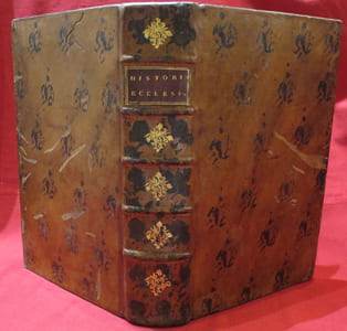 AUTORES HISTORIAE ECCLESIASTICAE. Eusebij Paphili Caesariensis episcopi libri IX. Ruffino interprete. Ruffini presbyteri Aquileienses, libri II. Item Ex. Theodorito Episcopo Cyrensi, Sozomeno & Socrate Constantinopolitano libri XII. versi ab Epiphanio Scholastico, Adbreviati per Cassiodorum Senatorem : unde illis Tripartitae historiae vocabulum. Omnia recognita ad antiqua explaria Latina, per Beatu Rhenanum. His Accesserunt. Nicephori ecclesiastica historia, incerto interprete. Victoris episcopi libri III De persecutione Vuandalica. Theodoriti Libri V. nuper ab Ioachimo Camerario Latinitate Donati.