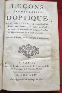 Leçons Elémentaires d'Optique. Par M. l'Abbé DE LA CAILLE, de l'Académie Royale des Sciences, de celles de Prusse, de Suede, & de l'Institut de  Bologne ; Professeur de Mathématiques au Collège Mazarin. Nouvelle Edition, revue, corrigée et augmentée. 