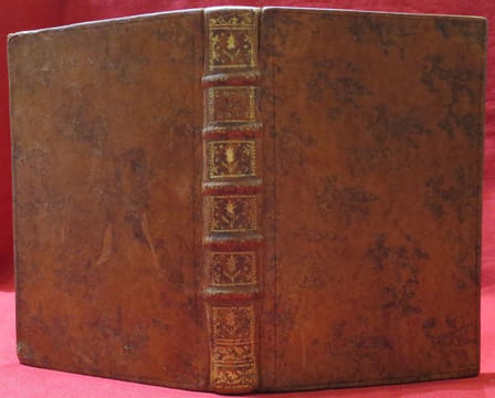 Chymie (chime) du Gout et de l'Odorat, ou Principes Pour composer facilement, & à peu de frais, les Liqueurs à boire, & les Eaux de senteurs. Avec ...