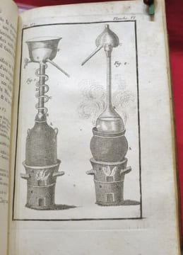 Chymie (chime) du Gout et de l'Odorat, ou Principes Pour composer facilement, & à peu de frais, les Liqueurs à boire, & les Eaux de senteurs. Avec ...