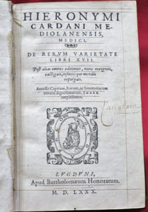 HIERONYMI CARDANI MEDIOLANENSIS, Medici, De Rerum Varietate libri XVII (De la variété des choses). Post alias omnes editiones, nunc recogniti, castigati, infinitisque mendis repurgati. Accessit Capitum, Rerum, ac Sententiarum notatu dignissimarum, INDEX amplissimus.