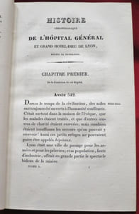 Histoire chronologique de l'Hopital général et grand Hôtel-Dieu de Lyon, depuis sa fondation, mêlée de faits historiques concernant l'aumone générale et la ville de Lyon. Par M. Et. DACIER, Ancien Magistrat, Avocat à la Cour Royale de Lyon, et Conservateur des Archives du Grand Hôtel-Dieu de la même Ville (2 volumes).