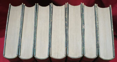 Encyclopédie internationale de Chirurgie publiée sous la direction du Docteur John Ashhurst et illustrée de figures intercallées dans le texte. Tome I : Pathologie chirurgicale générale, Maladies chirurgicales infectieuses et virulentes - Tome II : Chirurgie générale, Maladies chirurgicales communes aux divers tissus - Tome III : Peau, vaisseaux et ganglions lymphatiques, vaisseaux sanguins (plaies, affections chirurgicales, anévrysme), nerfs - Tome IV : Os et articulations (fractures, inflammations des os, luxations, maladies des articulations), résections et tumeurs - Tome V : Tête, yeux, oreilles, bouche, face, nez, dents cou et rachis - Tome VI : Voies aériennes, thorax, sein, abdomen, rectum et anus ( parois, ombilic, péritoine, estomac, intestin, foie, rate, pancréas, reins, hernie, obstruction intestinale, hémorrhoïdes), orthopédie - Tome VII : Organes génito-urinaires de l'homme et de la femme (7 volumes). 