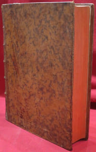 Histoire de l'Académie Royale des Sciences, année M. DCCXLIX (1749), Avec Les Mémoires de Mathématique & de Physique pour la même Année, Tirés des Registres de cette Académie. Observations du thermomètre, faites pendant les grands froids de la Sibérie, par M. DELISLE - Recherches de Statique & de Dynamique, où l'on donne un nouveau principe général pour le considération des corps animés par des forces variables, suivant une loi quelconque, par M. le Marquis de COURTIVRON - Expériences de l'Electricité appliquée à des Paralytiques, par Mrs MORAND & NOLLET - Elémens de la théorie du Soleil sur la fin du quinzième siècle, déterminés par les observations de Walthérus, par M. l'Abbé DE LA CAILLE, Article I. De la hauteur du Pole à Nuremberg, & de l'obliquité de l'Ecliptique au temps des observations de Walthérus, Article II. Recherche du lieu de l'apogée du Soleil, au temps des observations de Walthérus,  Article III. Recherche du mouvement de l'apogée du Soleil, Article IV. Recherche de la grandeur de l'année solaire moyenne, Article V. Recherche de l'époque du moyen mouvement du Soleil au commencement de l'année 1500 - Article VI. Recherche de la plus grande équation du Soleil, & par conséquent de l'exentricité de son orbite - Mémoire sur l'Electricité, contenant la description d'un Electromètre, ou d'un instrument servant à mesurer la force électrique, par M. le Chevalier d'Arcy - Second Mémoire sur les Réfractions astronomiques, observées dans la Zone torride ; avec diverses remarques sur la manière d'en construire les tables, par M. BOUGUER, Article I. Réfractions astronomiques, observées en bas au niveau de la Mer, & en haut dans la Cordelière, Article II. Examen des hypothèses propres à représenter dans la Zone Torride les réfractions astronomiques pour le niveau de la mer,  pour les lieux diversement élevés au dessus, Article III. Remarques & Observations sur les variations que reçoivent les Réfractions astronomiques par les différentes affections de l'atmosphère - Histoire des maladies Epidémiques de 1749, observées à Paris, en même que les différentes températures de l'air, par M. MALOUIN - Construction d'un nouveau Tour à filer la soie des cocons, par M. DE VAUCANSON -  Recherches sur les usages du grand nombre de dents du Canis Carcharias, par M. HERISSANT - Description de deux espèces de nids singuliers faits par des Chenilles, par M. GUETTARD - Observation de l'éclipse de Lune du 23 décembre 1749, par Mrs CASSINI DE THURY & MARALDI - Observations sur les pernicieux effets d'une espèce de Champignons, appelée par les Botanistes, Fungus mediae magnitudinis totus albus, Vaillant N° 17, page 63, par M. LE MONNIER, Médecin - Observations Botanico-Météorologiques faites au château de Denainvilliers proche Pluviers en Gâtinois pendant l'année 1748, par M. DU HAMEL - Mémoire sur une nouvelle espèce de Teinture bleue, dans laquelle il n'entre ni Pastel, ni Indigo, par M. MACQUER - Second Mémoire sur la transpiration insensible des Plantes, par M. GUETTARD - Occultations de quelques Etoiles par la Lune, observées pendant l'année 1749, par M. LE MONNIER le fils - Observations de l'éclipse de Lune du 23 décembre 1749, par M. LE MONNIER le fils - Observation de l'éclipse de Lune du 23 décembre 1749, faite à Paris dans l'hôtel de Clugny, par M. DE L'ISLE - Cinquième Mémoire sur les glandes des Plantes, & le quatrième usage que l'on peut faire de ces parties dans l'établissement des genres des Plantes, par M. GUETTARD - Observation de l'éclipse de Lune du 23 décembre 1749, faite à l'Observatoire royal de Paris, par M. DE FOUCHY - Phases observées en Ecosse avant & après le milieu de l'éclipse du Soleil, le 25 juillet 1748, au Château d'Aberdour, par M. LE MONNIER? le fils - Observations anatomiques pour l'histoire du Foetus, par M. DE LA SONE - Sixième Mémoire sur les glandes des Plantes & le cinquième sur l'usage que l'on en peut faire dans l'établissement des genres des Plantes, par M. GUETTARD - Expériences & Observations faites en différens endroits de l'Italie par M. l'Abbé NOLLET, Article I. Electricité, Article II. Vaisseau de verre qui paroît s'être rempli d'eau par ses pores, Article III. Botanique & Agriculture, Article IV. Maçonnerie & Architecture, V. Observations météorologiques, & sur la température de certains lieux - Sur la Structure des Viscères nommés glanduleux, & particulièrement sur celle des reins & du foie, par M. FERREIN - Instruction sur les moyens de vérifier les principaux faits rapportés dans de Mémoire - Réflexions sur le principe de la moindre action de M. de Maupertuis, par M. le Chevalier d'Arcy - Observations météorologiques, faites à l'Observatoire royal pendant l'année 1749, par M. DE FOUCHY - Mémoire sur la cause des mouvemens du cerveau qui paroissent dans l'homme & dans les animaux trépanés, par M. DE LA MURE, de la Société Royale de Montpellier.